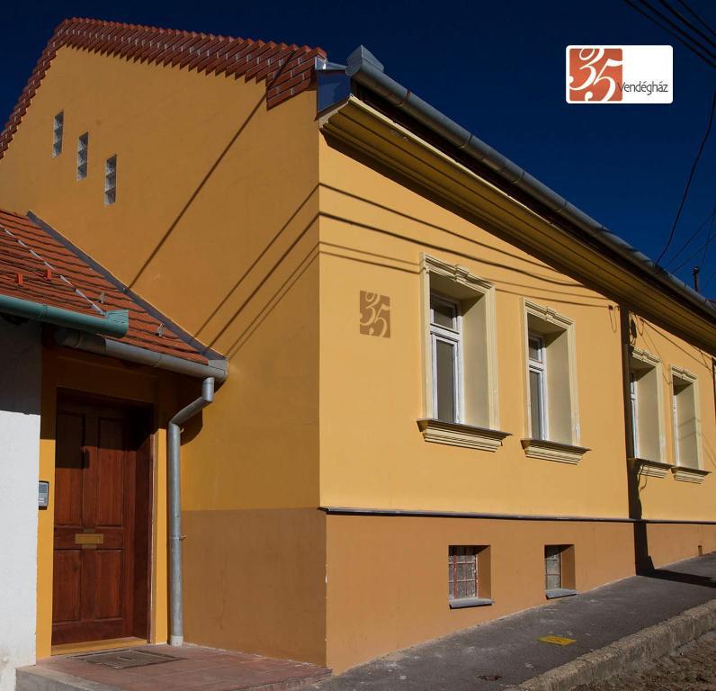 35 Vendégház Pécs Esterno foto
